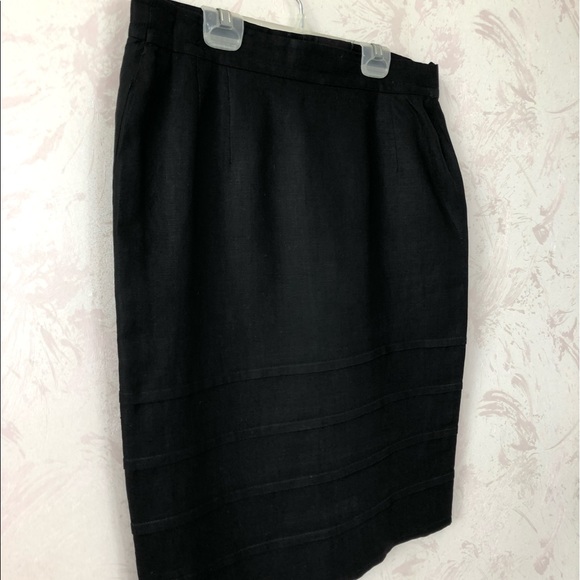 Louis Feraud vintage black linen skirt. - Picture 3 of 7